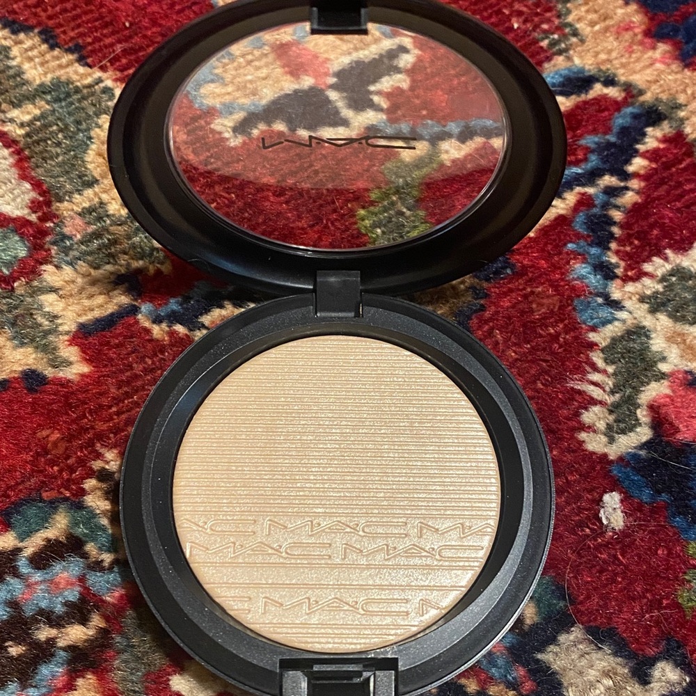 MAC Extra Dimension Skin Finish